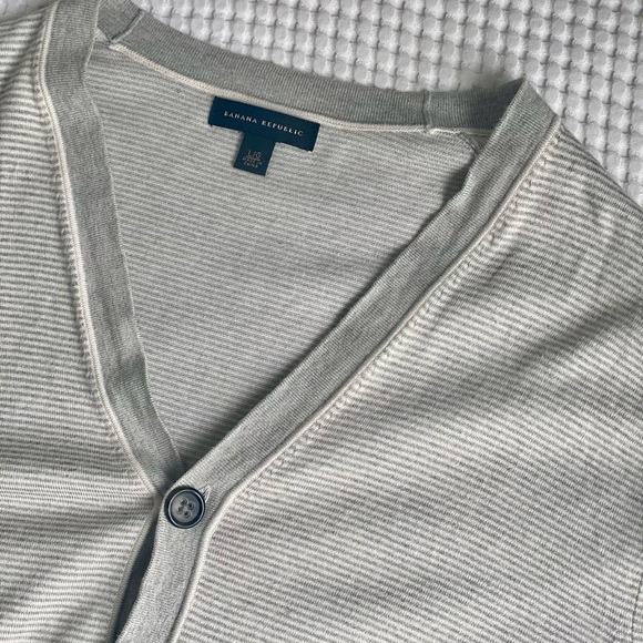 Men’s Large Banana Republic Button Down Cardigan, white/grey striped - Picture 3 of 4